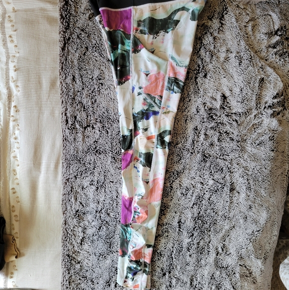 LULULEMON - Picture 7 of 8